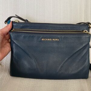 Michael Kors Navy Pebbled Leather Crossbody EUC